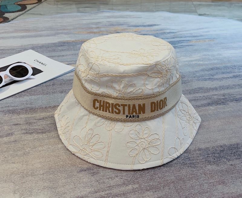 CHRISTIAN DIOR